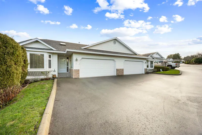 9 3054 TRAFALGAR STREET - photo 1 of 25