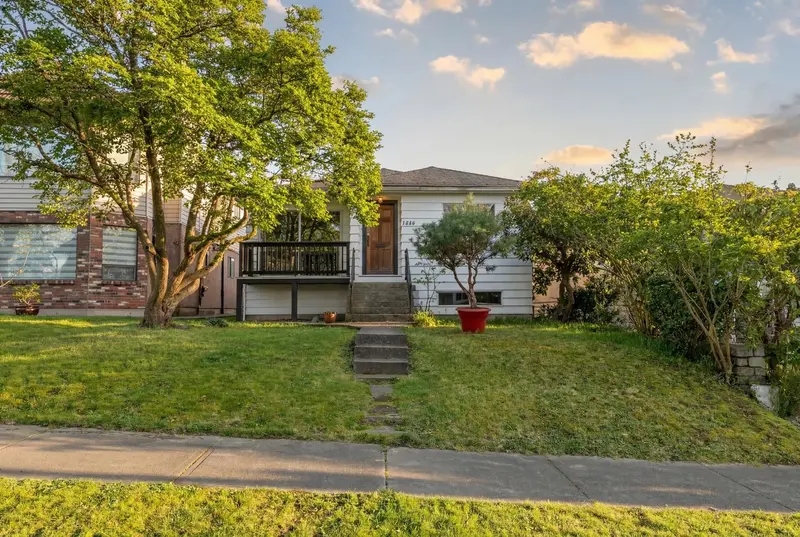 2580 E 19TH AVENUE - photo 1 of 25