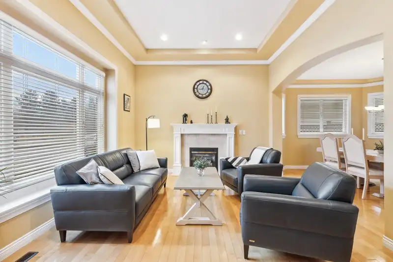 10677 164 STREET - photo 4 of 31