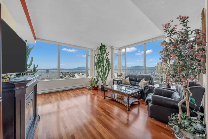 2301 5885 OLIVE AVENUE - photo 2 of 25