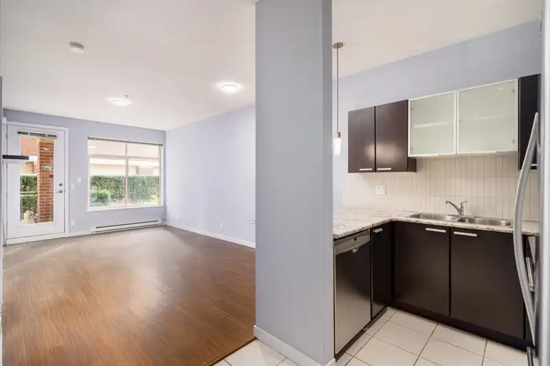 106 10455 UNIVERSITY DRIVE - photo 2 of 15