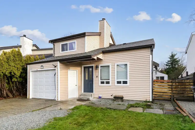 6068 BROOKS CRESCENT - photo 1 of 30