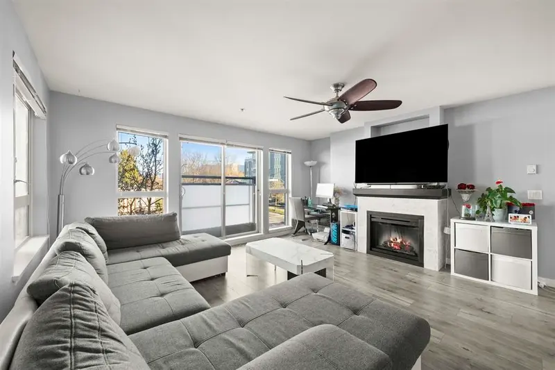 317 405 SKEENA STREET - photo 2 of 24