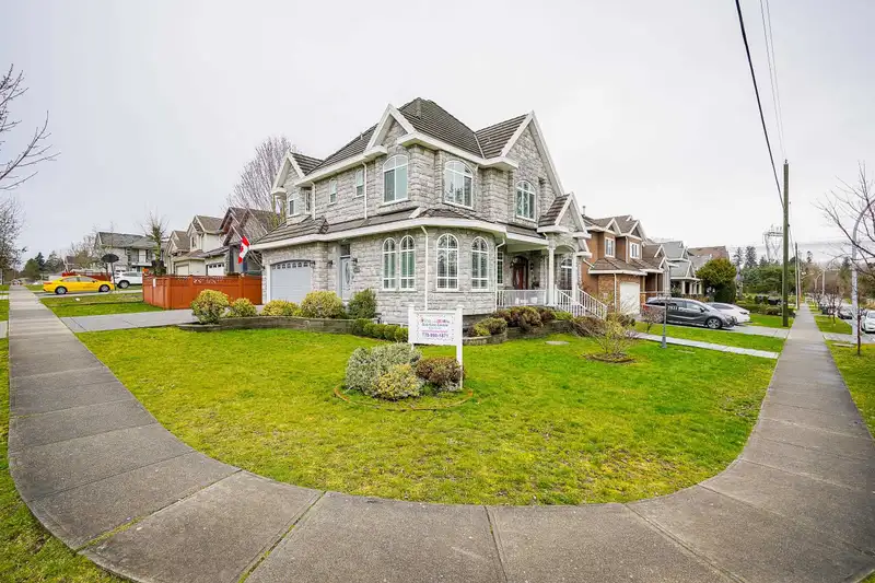 7811 148 STREET - photo 1 of 25