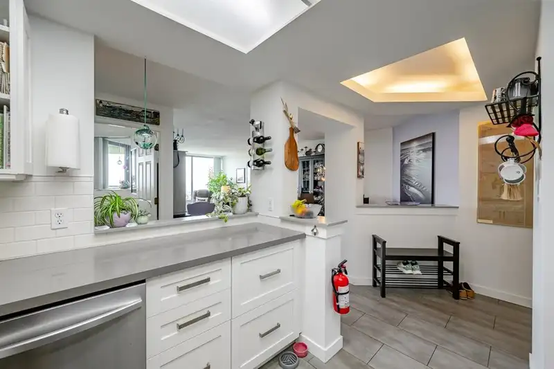 1503 13353 108 AVENUE - photo 3 of 40