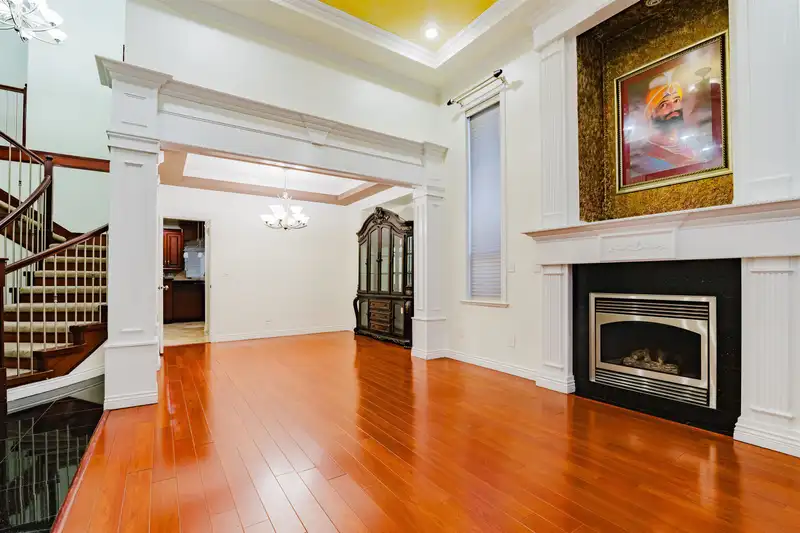 7775 147 STREET - photo 4 of 39