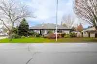 6167 189 STREET - thumbnail 2