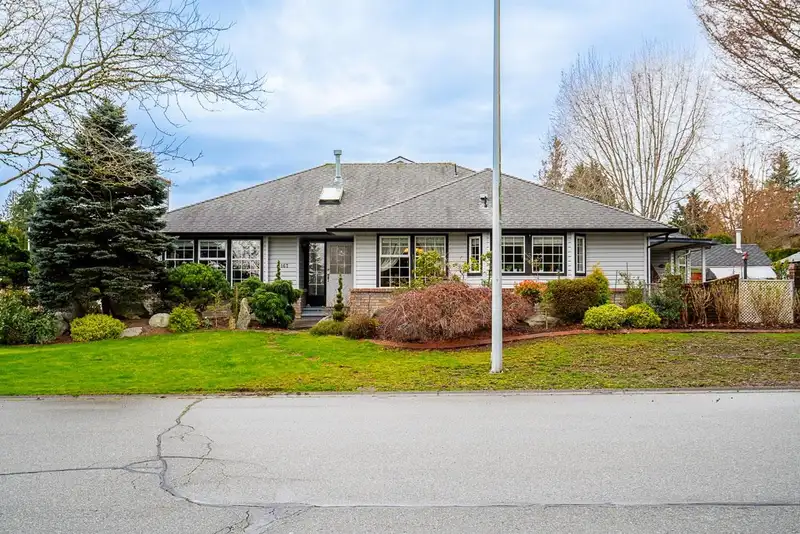 6167 189 STREET - photo 4 of 35