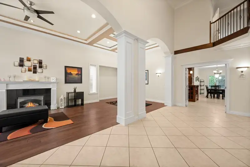16416 92A AVENUE - photo 3 of 40