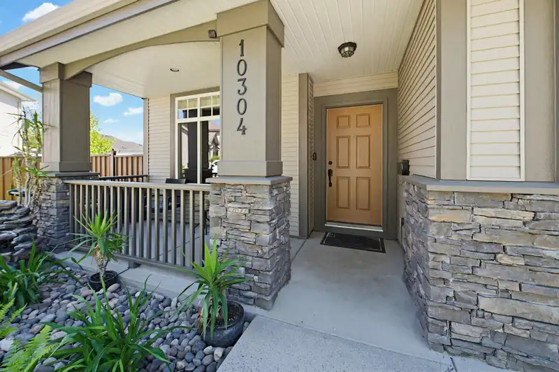 10304 164A STREET - photo 3 of 40