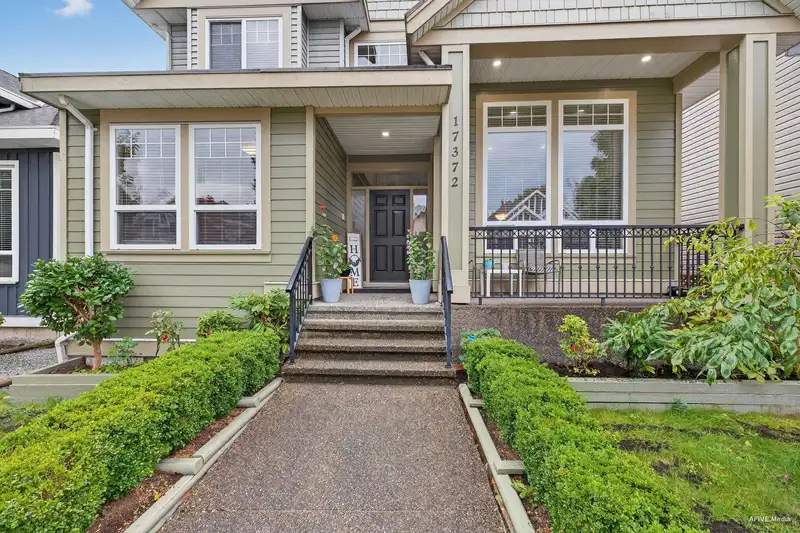 Avenue 17372 64A AVENUE - photo 4 of 40
