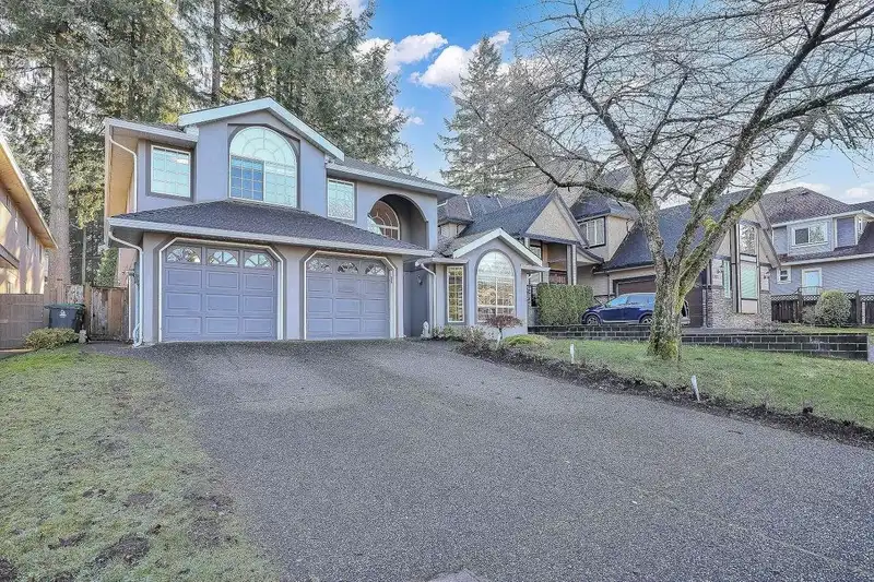 13636 60A AVENUE - photo 2 of 36