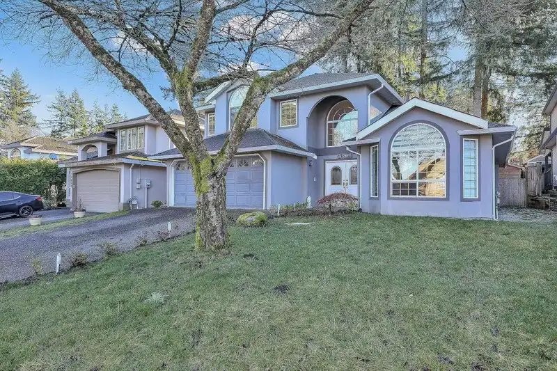 13636 60A AVENUE - photo 3 of 36