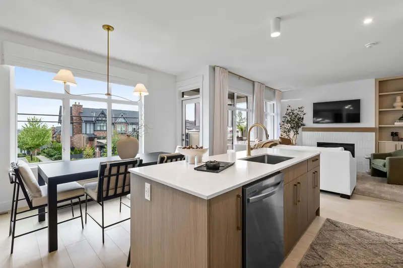 139 3546 MONSON CRESCENT - photo 1 of 19