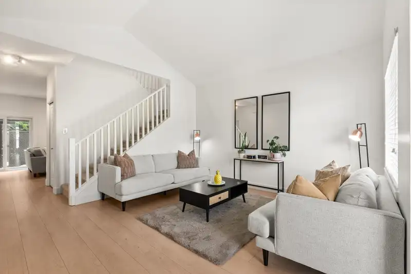 18166 66A AVENUE - photo 2 of 32