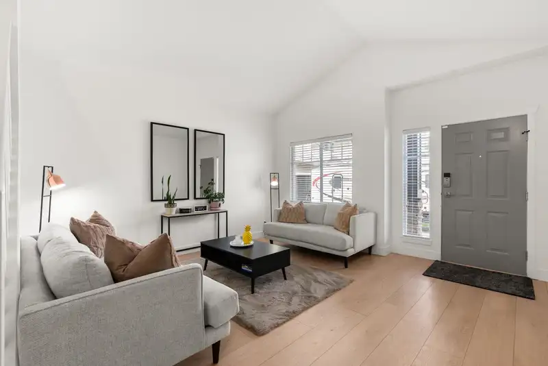 18166 66A AVENUE - photo 3 of 32
