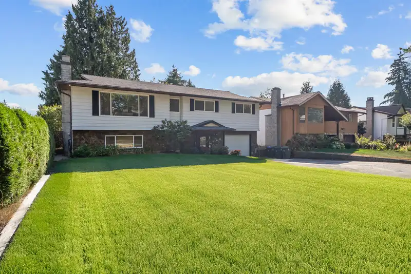 14974 92A AVENUE - photo 4 of 40