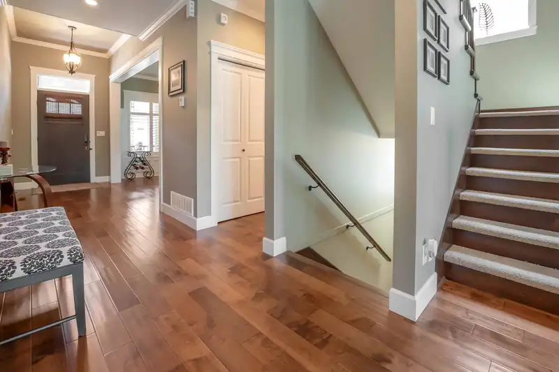 7125 177A STREET - photo 4 of 34