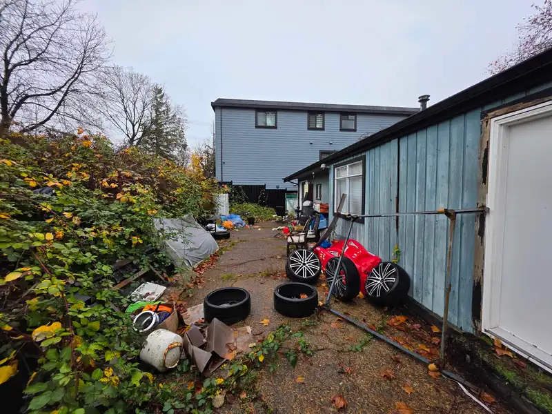 8899 128TH STREET - photo 3 of 11