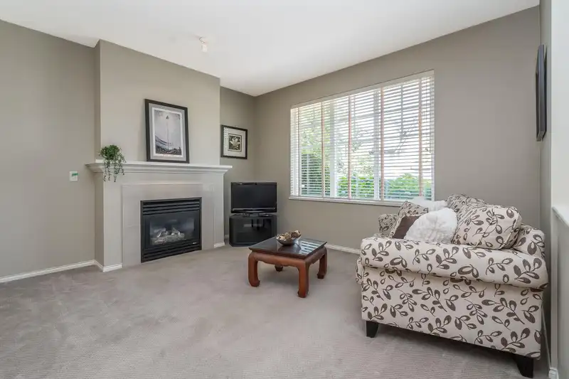 49 15868 85 AVENUE - photo 4 of 38
