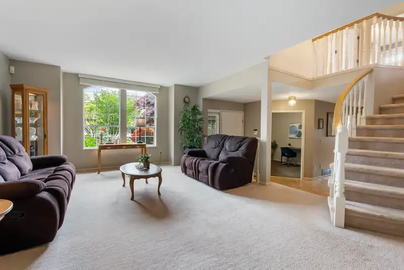 8129 154B STREET - photo 2 of 40