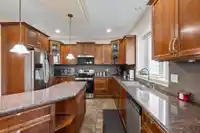 7288 147A STREET - thumbnail 7