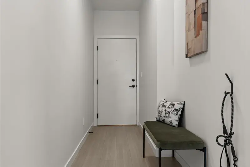 204 2277 HAWTHORNE AVENUE - photo 2 of 22