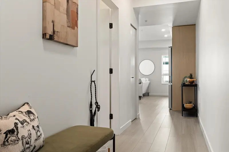 204 2277 HAWTHORNE AVENUE - photo 3 of 22