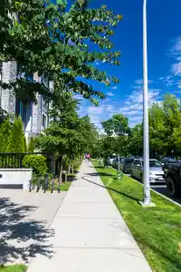 415 15351 101 AVENUE - thumbnail 1