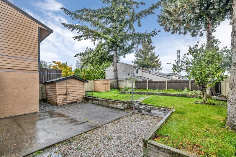 7602 125 STREET - photo 4 of 23