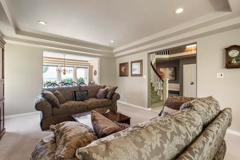 16672 77 AVENUE - photo 3 of 40