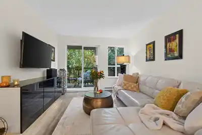 407 8717 160 STREET