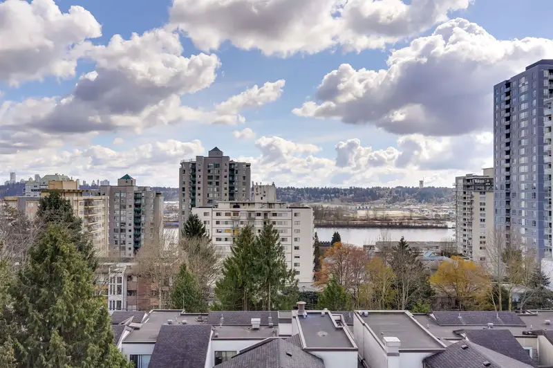 619 500 ROYAL AVENUE - photo 1 of 25