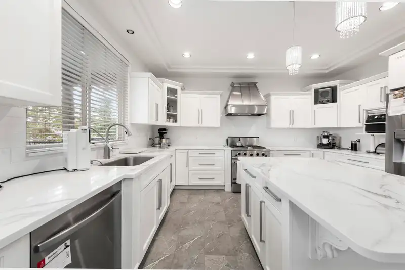 11266 163 STREET - photo 2 of 40