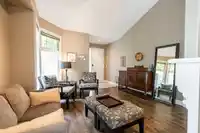 7458 147A STREET - thumbnail 4