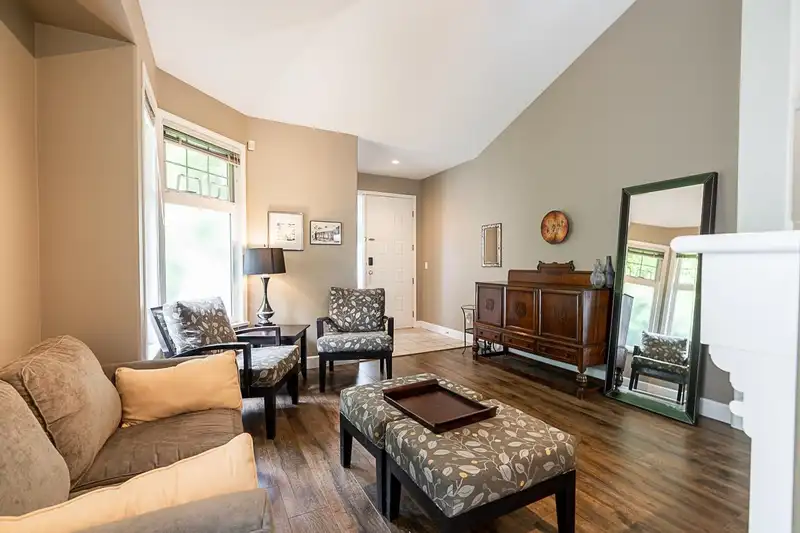 7458 147A STREET - photo 4 of 40