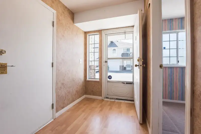 1 13969 70 AVENUE - photo 2 of 37