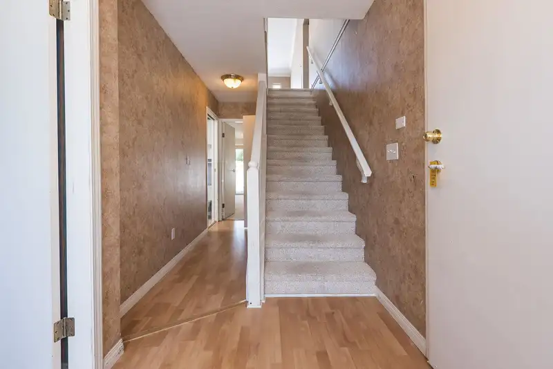 1 13969 70 AVENUE - photo 3 of 37