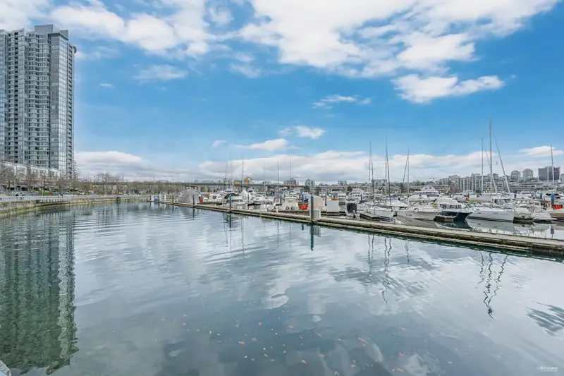 1506 1199 MARINASIDE CRESCENT - photo 2 of 25