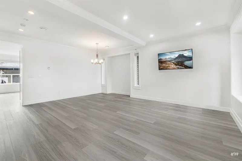 21037 77 AVENUE - photo 3 of 25