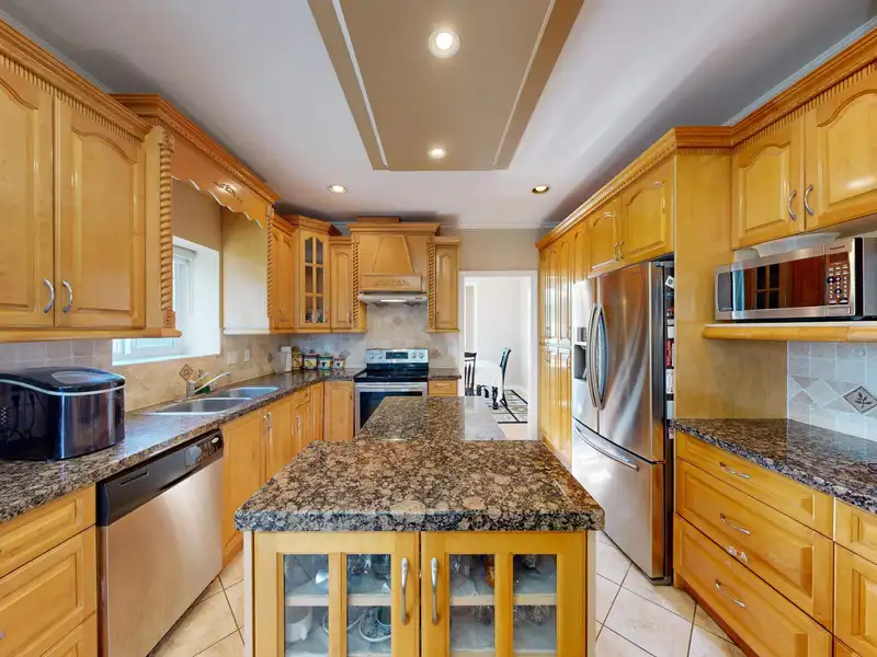 5606 148 STREET - photo 2 of 32