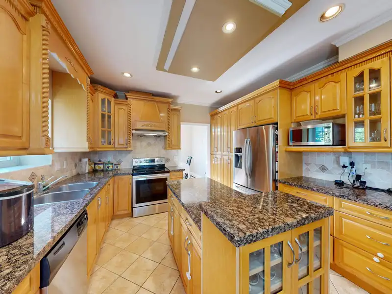 5606 148 STREET - photo 3 of 32