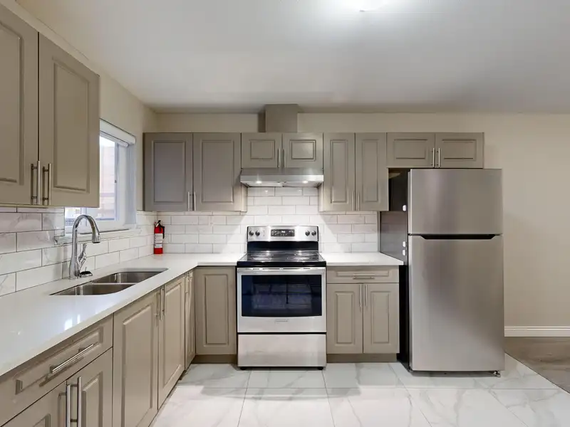 5606 148 STREET - photo 4 of 32