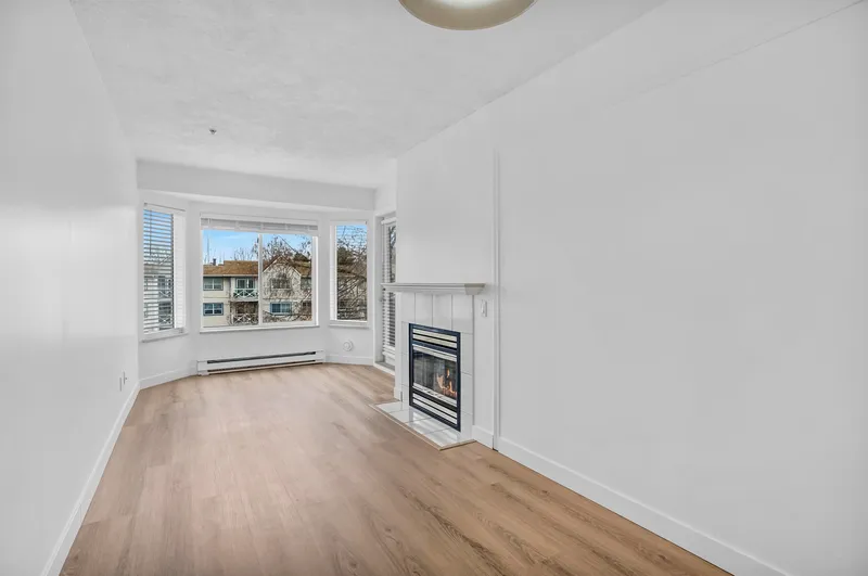 404 12110 80 AVENUE - photo 3 of 25