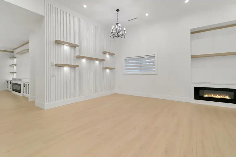 17210 59 AVENUE - photo 3 of 30