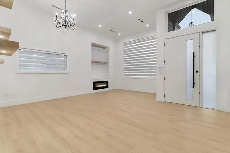17210 59 AVENUE - photo 4 of 30
