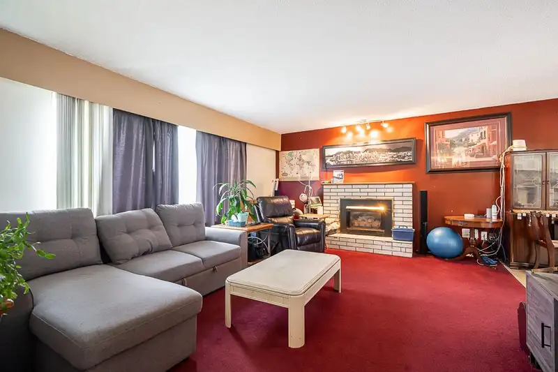 6177 175B STREET - photo 3 of 22