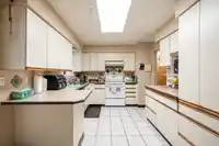 6177 175B STREET - thumbnail 7