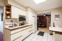 6177 175B STREET - thumbnail 9