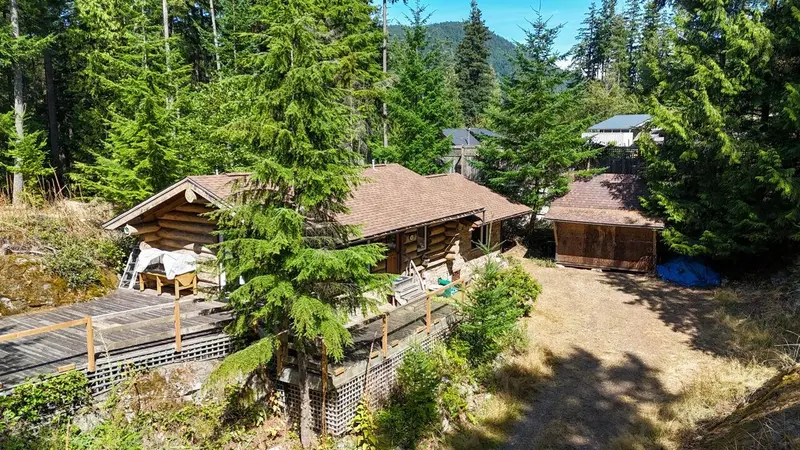 360 SALAL ROAD - photo 1 of 25